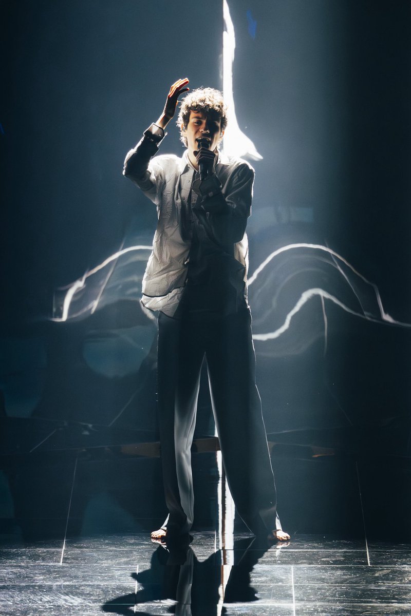 escbubble's tweet photo. 🇨🇿 He has one of the best voices of the year, and Daniel Žižka also has one of the coolest staging ideas too! Check out images of his first rehearsal of “CROSSROADS”. 🇨🇿 

Image Credit: EBU / Sarah Louise Bennett

#Eurovision #Czechia https://t.co/cvNJJeYtCw