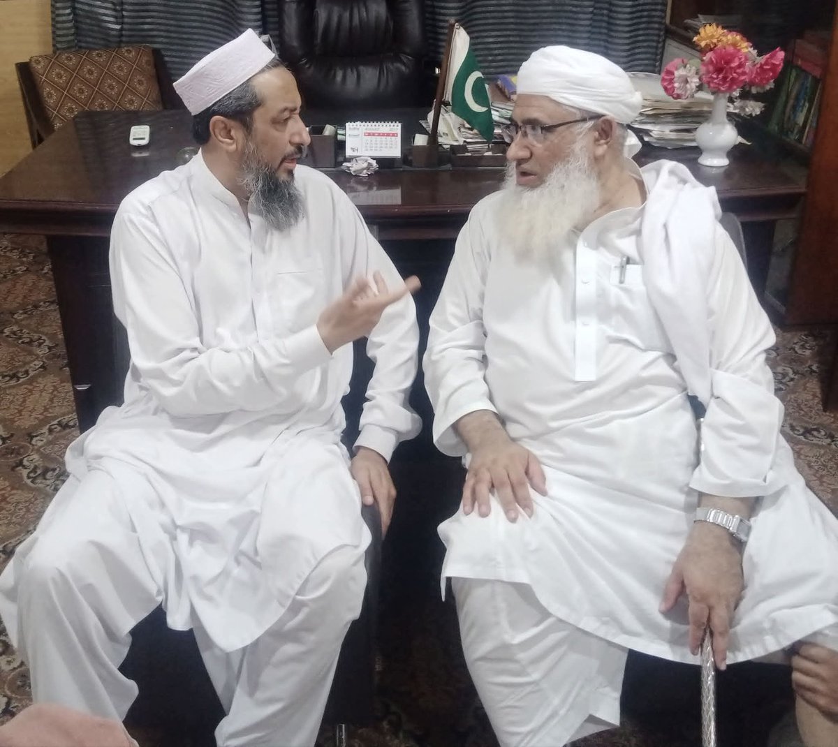 مولانا حامد الحق صاحب کو مجبور کیا جا رہا تھا کہ وہ افغانستان کے خلاف اس طرح میدان میں آئیں جس طرح مفتی عبدالرحیم اور اشرفی میدان میں ہیں، لیکن جب انہوں نے انکار کیا تو انہیں شـ؟ـہید کر دیا گیا۔
بعد میں شیخ الحدیث استاذ العلماء حضرت مولانا محمد ادریس صاحب کو مجبور کیا جا رہا تھا