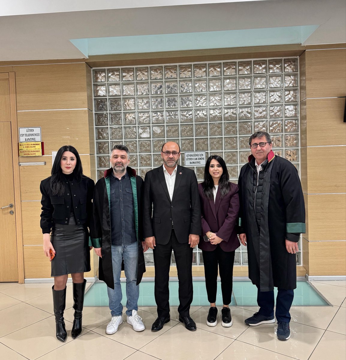 HukukCHP's tweet photo. Esenyurt Belediye Başkan Yardımcımız, meslektaşımız Av. Oktay Kılıç’ın müşteki olduğu, Hadi Özışık’ın ise sanık olarak yer aldığı davanın duruşmasını Anadolu Adliyesi’nde takip etttik. https://t.co/7FodMzc4u0