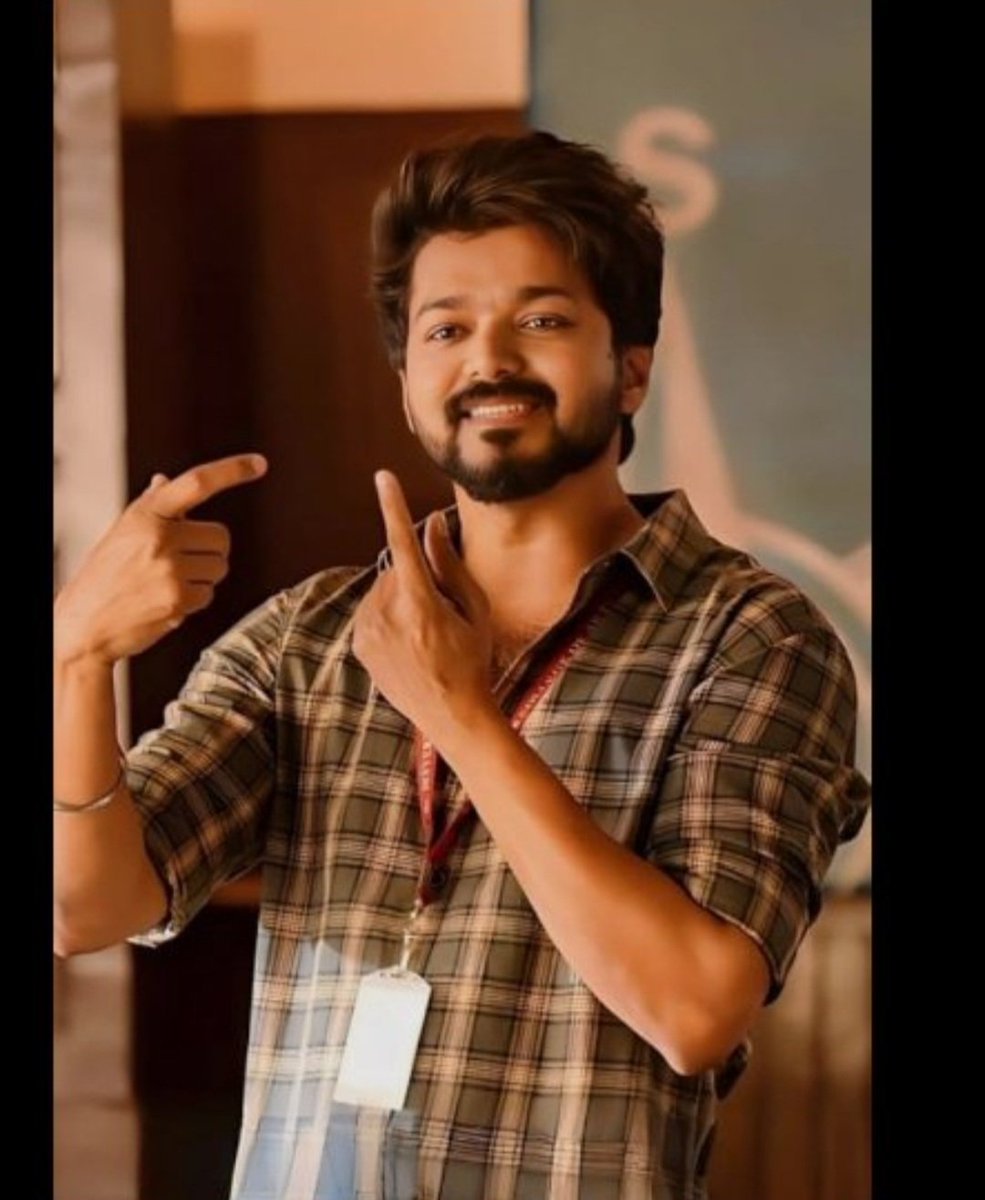 CricUniverse7's tweet photo. #Vijay_Thalapathy बहुत बड़े प्रबल #दावेदार है #तमिलनाडु के अगले #मुख्यमंत्री के रूप में।
#विजय ने #SIRF 2 साल पहले #पार्टी का गठबंधन किया और देखे इस चुनाव में मझी हुई #पार्टियों को पछाड़कर #चुनाव जीत गए। https://t.co/eCzu8rxcTB