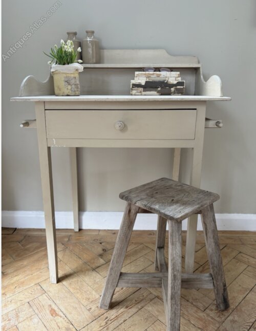 antiques_atlas's tweet image. For SALE on ✨Antiques Atlas  ✨we have
✨Brock Cottage Home✨
antiques-atlas.com/brockcottageho…
View all listed items for sale on the link
items include
Rustic Bleached French Table Desk With Drawer £290
French Painted Washstand £395
#antique #antiques #antiquefurniture #vintage