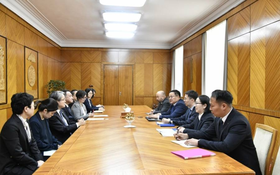 MongolianUnion's tweet image. Seddorj Renchinbyamba, Chair of the Standing Committee on Economics of the State Great Khural of #Mongolia, received a delegation led by Hideyuki Nakano, Parliamentary Vice-Minister for Internal Affairs and Communications of Japan, who is on an official visit to Mongolia.