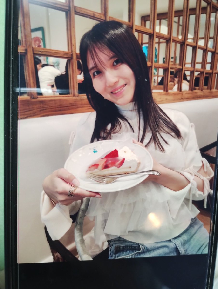yourincho's tweet photo. ゴールデンウイーク、少し長めに帰ってきていて
今日戻っていきました。
おばあちゃんの家にもいったり（誕生日祝いのご馳走）モゾや栄でお買い物沢山しました😊
オリジナルの香水作ったり、行きたかったカフェとか大須食べ歩き。

…27歳だって！！

写真を撮ってしか載せられないので画質悪い💦 https://t.co/1hBpAglu4p