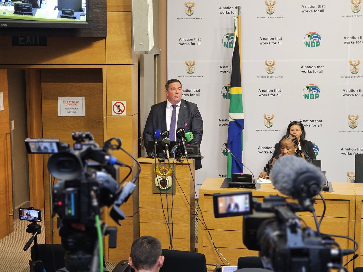 DOAgov_ZA's tweet photo. #FMDUpdate | MEDIA BRIEFING: KEY ANNOUNCEMENT🇿🇦🐄
During today’s media briefing, Minister John Steenhuisen announced that the Routine Vaccination Scheme for Foot and mouth disease (RVS-FMD) was officially published in the Government Gazette on Monday, 4 May 2026.
“As government, we understand that in farming, time is money, and delays are a risk you cannot afford.” - said Minister Steenhuisen.
While government rolls out the national, fully funded vaccination programme, commercial partners are being enabled to act swiftly to protect their livestock.
This marks a critical step in strengthening South Africa’s response to Foot and mouth disease and safeguarding the livestock sector.
📺 Watch the full media briefing here: 🔗https://t.co/2L9GGrkejI
🔎📄Gazette here: 🔗https://t.co/5EKtdWzPRo
#FMDVaccines #GovZAUpdates #StopFMD #ANationThatWorksForAll
@GovernmentZA @GCISMedia @jsteenhuisen