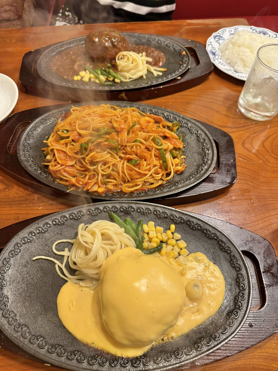 Pikkoloman's tweet photo. 久しぶりに浅草モンブランでランチ🍽️
オランダ風ハンバーグとナポリタンでお腹もモンブラン⛰️ https://t.co/N4j8lMykbn