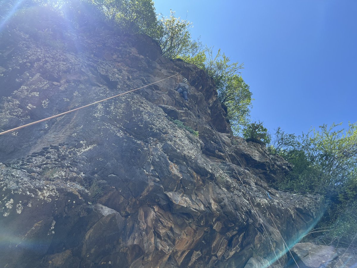 UmarFarooq70911's tweet image. Reading a rock is a form of intelligence which comes with experience. Alhamdulillah for this experience in Kashmir🧗 #rockclimb #kashmir #nature #trek #mma