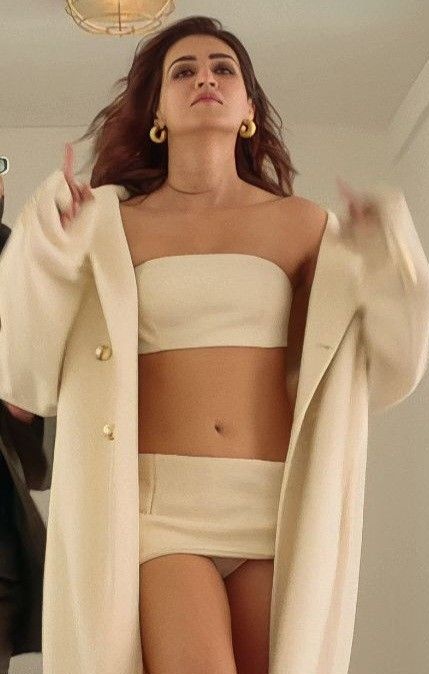 rashfan_17's tweet image. Kriti in crew🥵📈
#kritisanon