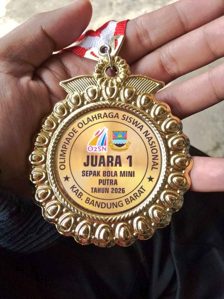 ntoniusn's tweet photo. 4 hari yang hectic ditutup dengan menjadi yang terbaik se-kabupaten Bandung Barat mewakili kecamatan Lembang.

Saatnya kembali ke realitas duniawi 😁😭😭 https://t.co/w2WTSuoSBJ