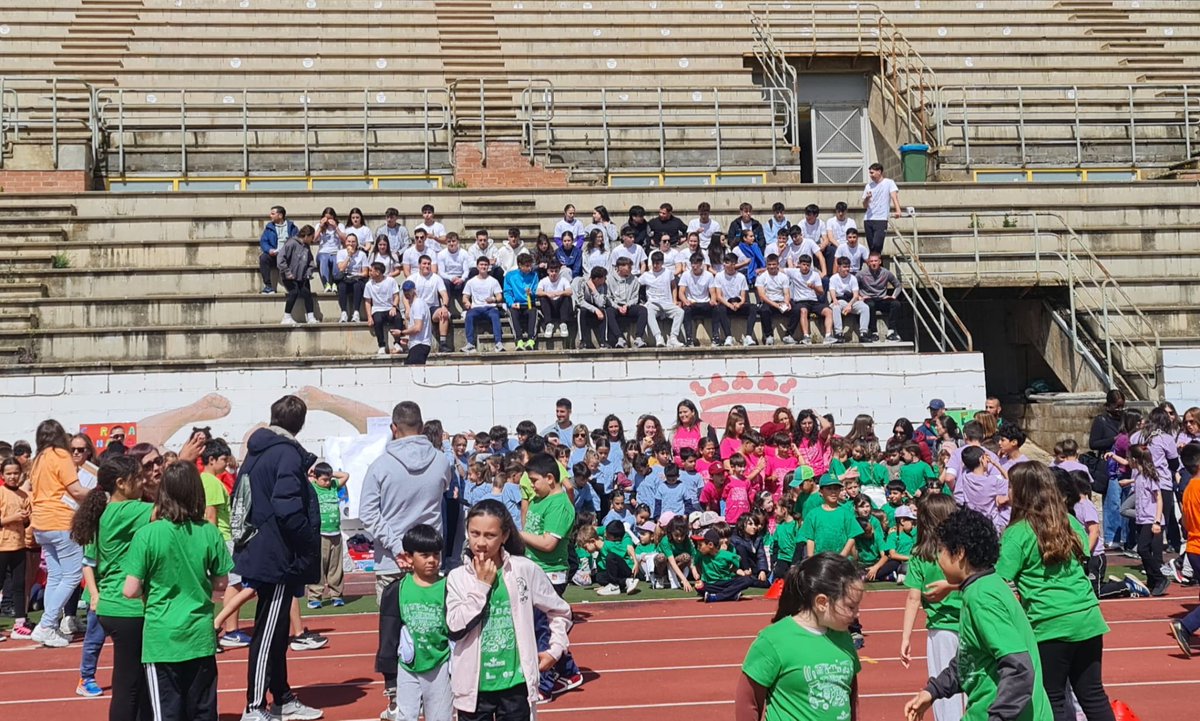 CFIEdeSoria's tweet photo. 📸 Un día para recordar
💚Convivencia, buen ambiente y grandes momentos.
👏Gracias a @Ayto_Soria y @Caja_Rural por su colaboración.
#FolderSoria #ManzanasNufri #VEncuentroInterCRAS #FormaciónCyL
@Caja_Rural @educacyl https://t.co/BKztjEe7NK