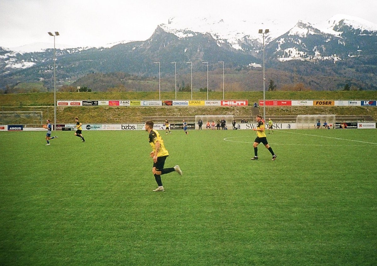 k_simakovs's tweet image. Triesen. Liechtenstein
04.04.2026
Sportplatz Blumenau
FC Triesen Il - USV Eschen/Mauren III
📷Agat 18
🎞️ Kodak Gold 200
#groundhopping #35mm