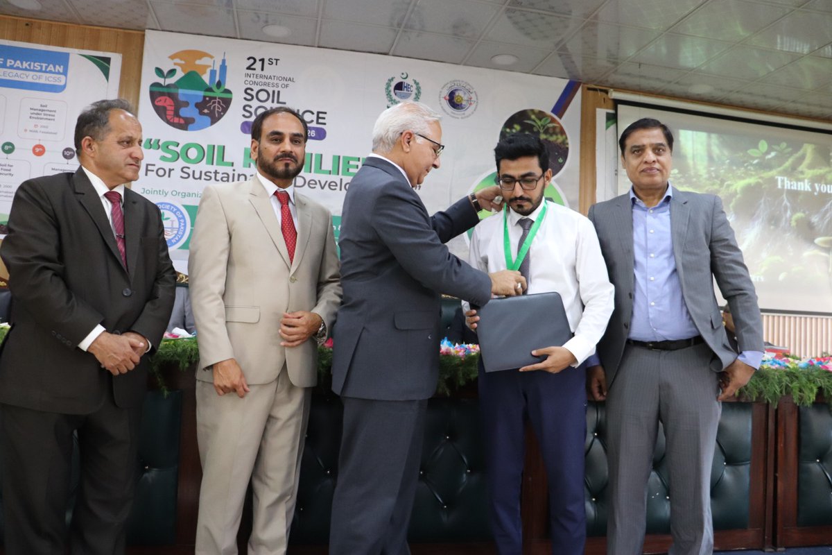 UAJK_Official's tweet photo. Vice Chancellor @nasirjkhattak addressed the inaugural session of the 21st International Congress of Soil Science at University of Poonch Rawalakot as Guest of Honour, highlighting soil resilience as key to sustainable development and climate action. 🌱
#UAJK #SoilScience https://t.co/QuAQZ1tY3X