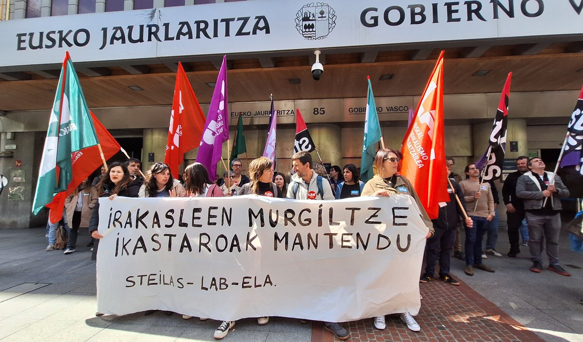 ELA_Sindikatua's tweet photo. ✏️#Irale | 6.500 sinadura bildu dituzte 10 egunetan irakasleentzako #MurgiltzeIkastaro|ak mantentzearen alde
✊Sindikatuek ikastetxeetan #mobilizazio egun bat deitu dute
🗓️Maiatzaren 14an
‼️#EuskarazkoHezkuntzaSistemaIndartu!
📲 https://t.co/Z4YEdqigjF https://t.co/drmGIMOKCG