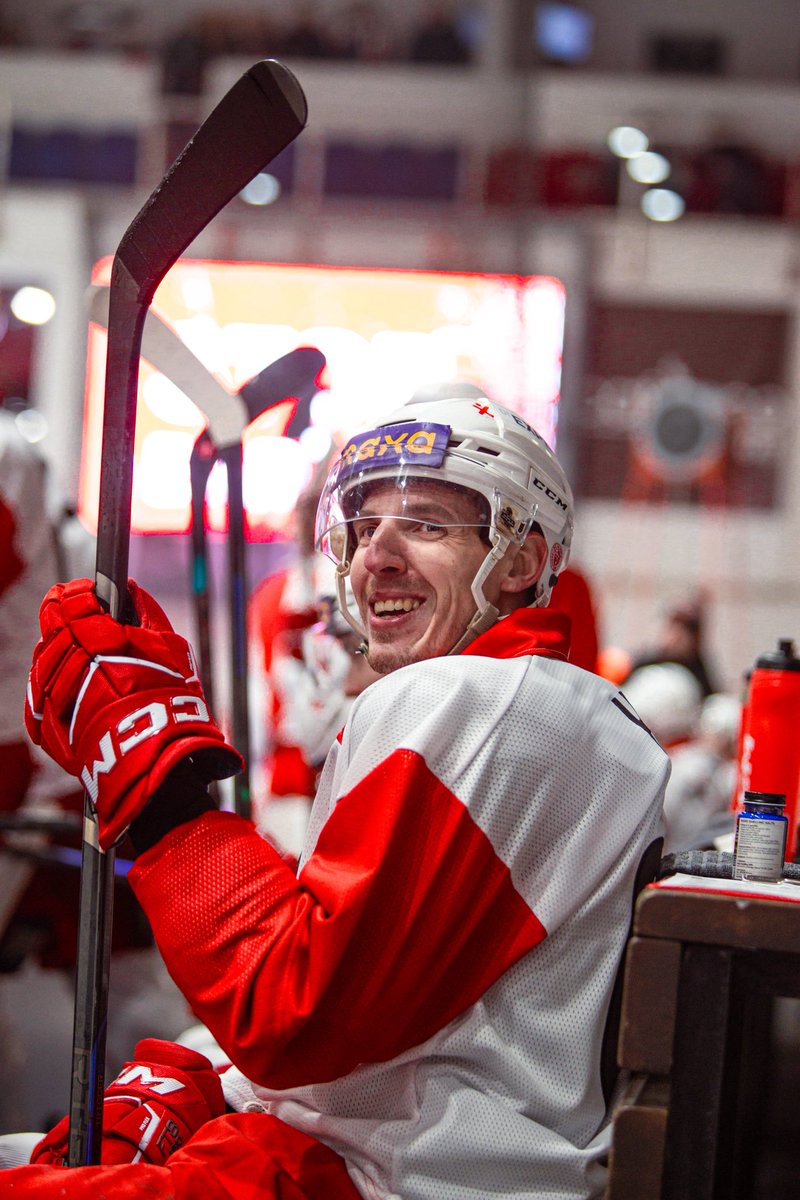 HCSlavia's tweet photo. ❗️Holas v ⭐️ All-Star ⭐️ týmu Maxa ligy sezóny 25/26!❤️🤍

ℹ️ Slávistický kapitán byl v sezoně nejproduktivnějším obráncem ZČ, zároveň vedl i produktivitu 🔴⚪️ týmu a byl také nejvytěžovanějším hráčem soutěže, v průměru odehrál téměř 24 minut za zápas. Holas, gratulujeme!🙌🎩 https://t.co/aKm0gNId5P