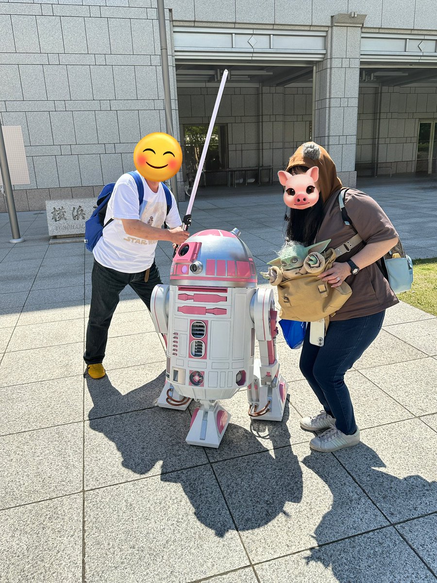 chobi2706's tweet photo. R2-KT、めっちゃお喋りしてた。
可愛い♡
友人と一緒に記念撮影。
#みなとみらい #starwars https://t.co/ZTHDne1YrZ