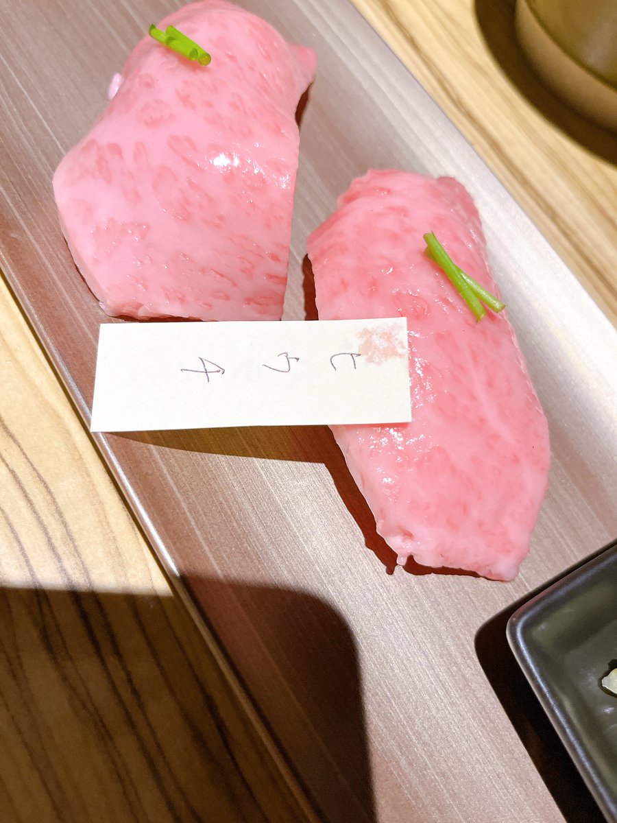 C_opo85's tweet photo. 明日はまりんさんの誕生日ということで仕事放棄して焼肉来てます。(一日早いけど)

23歳になるらしいから"億"稼いでもらいますかー！！！！僕も25歳になるまでに億いっちゃうかー！！！！ https://t.co/Xd4jS4y6CW
