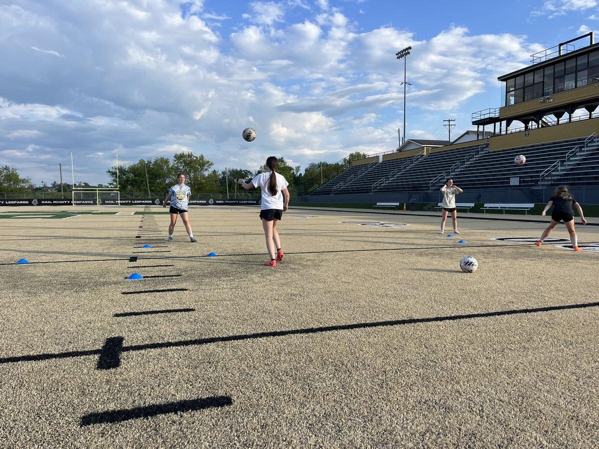 BVALadyLeps's tweet photo. Spring soccer training at The Beach 🏖️ https://t.co/hLmSvHnxsO