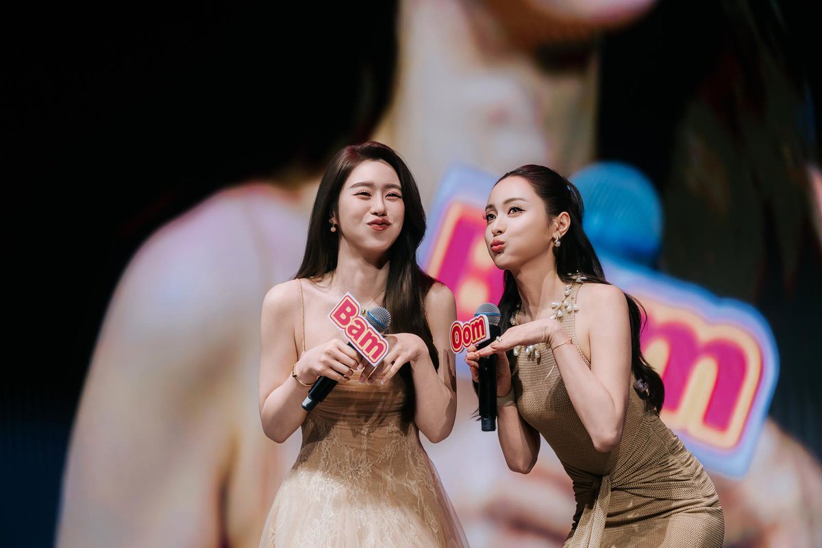 "อุ้ม อิษยา" และ "แบม สราลี" มาแรง หลังจากผลงานซีรีส์ "Fulfill รักเติมเต็ม" เพิ่งออกอากาศไปเพียง 2 ตอน แต่กระแสตอบรับกลับพุ่งทะยานทั้งในและต่างประเทศ จนได้บินลัดฟ้าจัดงานแฟนมีตติ้ง "OomBam 1st Fan Meeting in Taipei" เมื่ออาทิตย์ที่ผ่านมา ณ Zepp New Taipei

#อุ้มแบม
