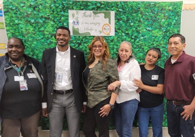 ElsikHighSchool's tweet image. 🎉👏 On Friday, May 1st, we proudly celebrated Principal Day 2026 honoring Mr. Bailey! 💙 Thank you for your leadership, dedication, and commitment to excellence at Elsik High School. Your impact on our students and staff does not go unnoticed! 🌟

#LeadTheWay #RamNation