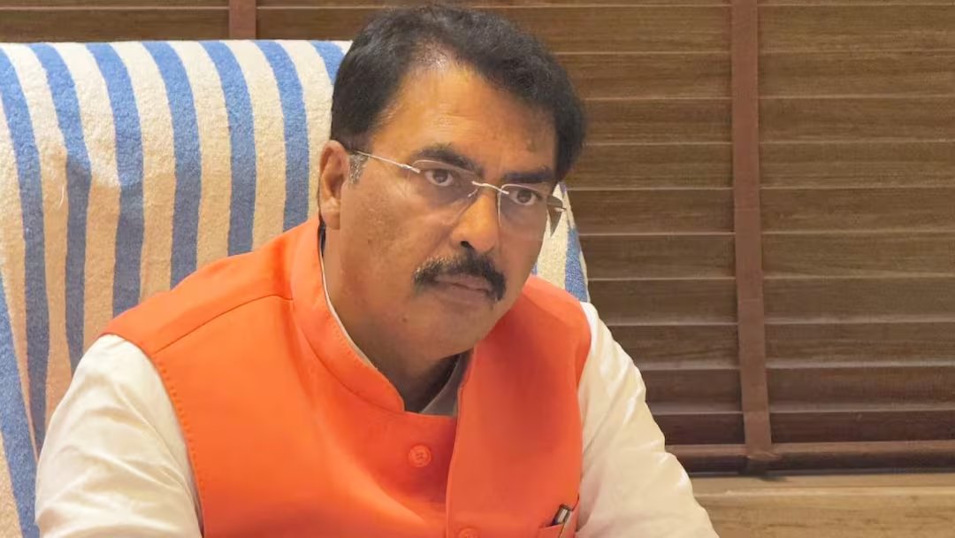 आगामी 7 मई को #बिहार मंत्रिमंडल का विस्तार किया जाएगा। प्रदेश भाजपा अध्यक्ष संजय सरावगी ने बताया कि शपथ ग्रहण समारोह में भाजपा के वरिष्‍ठ नेता और प्रधानमंत्री नरेंद्र मोदी, गृह मंत्री अमित शाह, पार्टी अध्यक्ष नितिन नवीन, जेडीयू अध्यक्ष नीतीश कुमार और अन्य वरिष्ठ नेता शामिल होंगे।