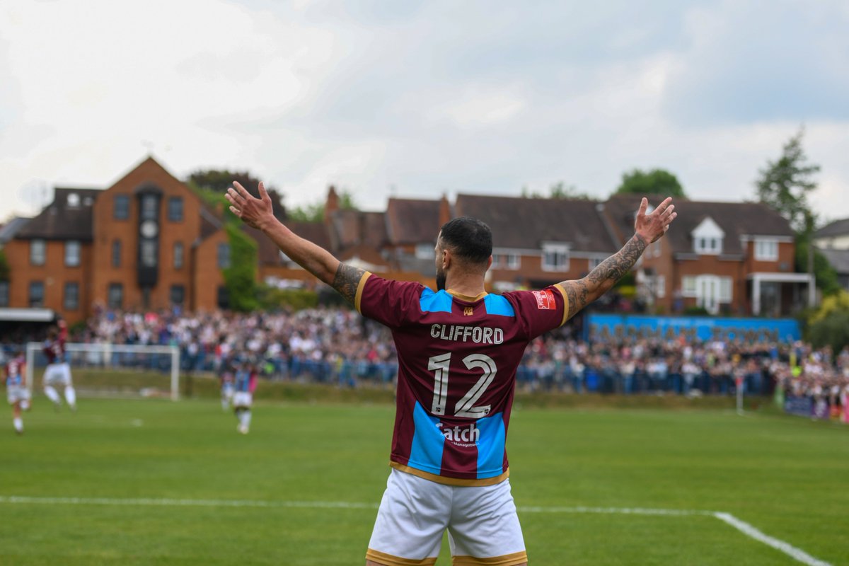 Farnham Town FC tweet media