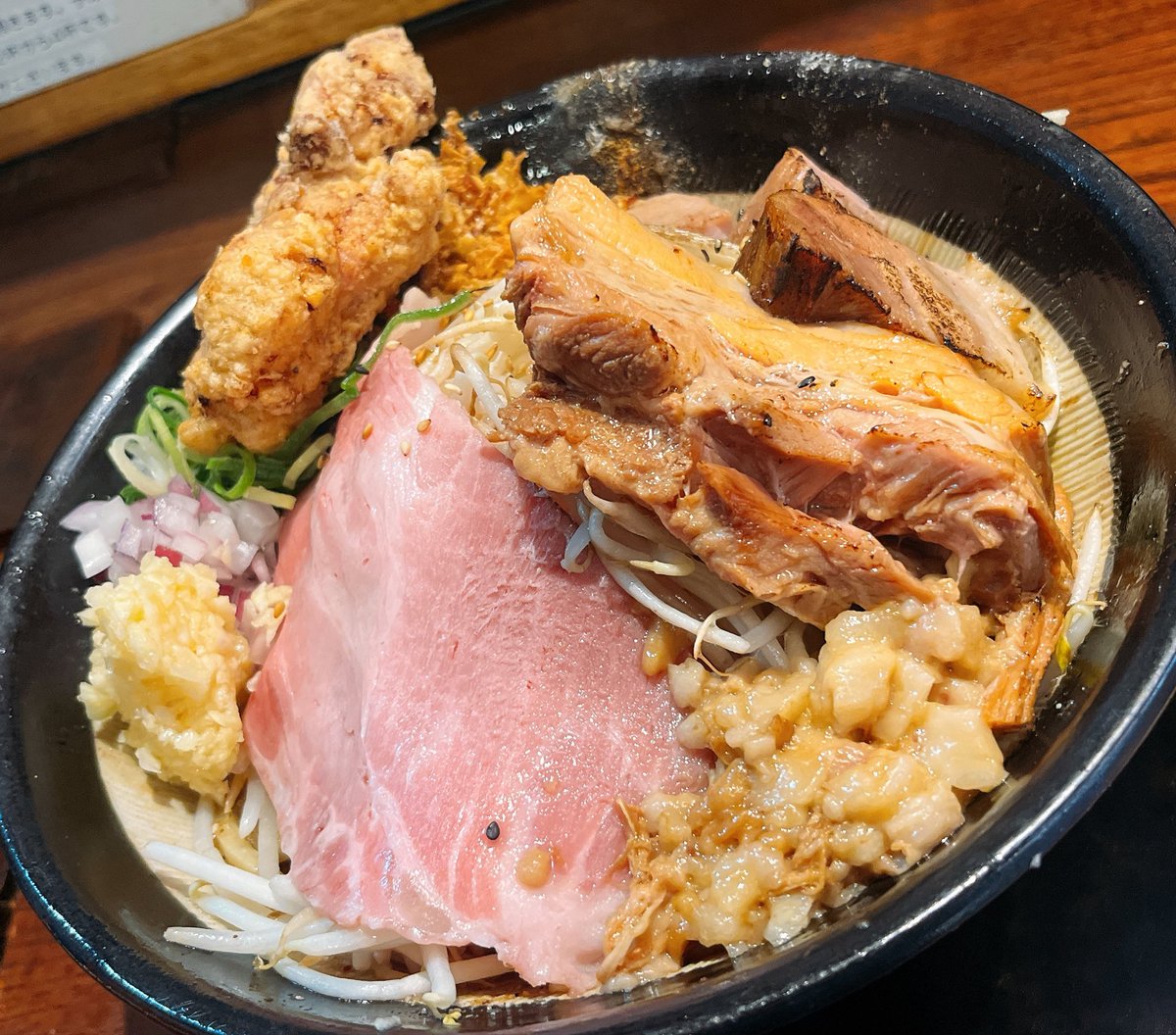oreamaisuki's tweet photo. またまた肉だらけのラーメンを食べたんだよー https://t.co/SetqOkTcUq