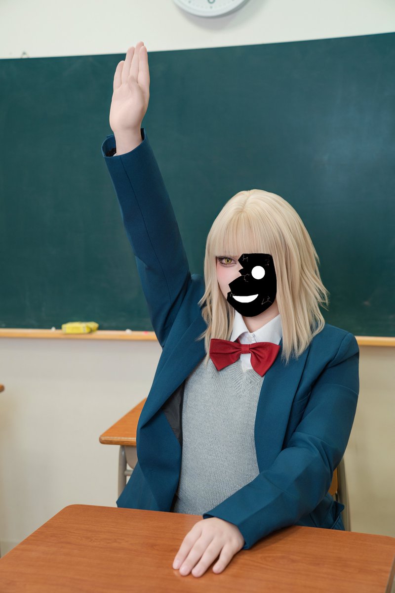 cos トガヒミコ

 「 いつもニコニコしてて人当たりもよくて..  」