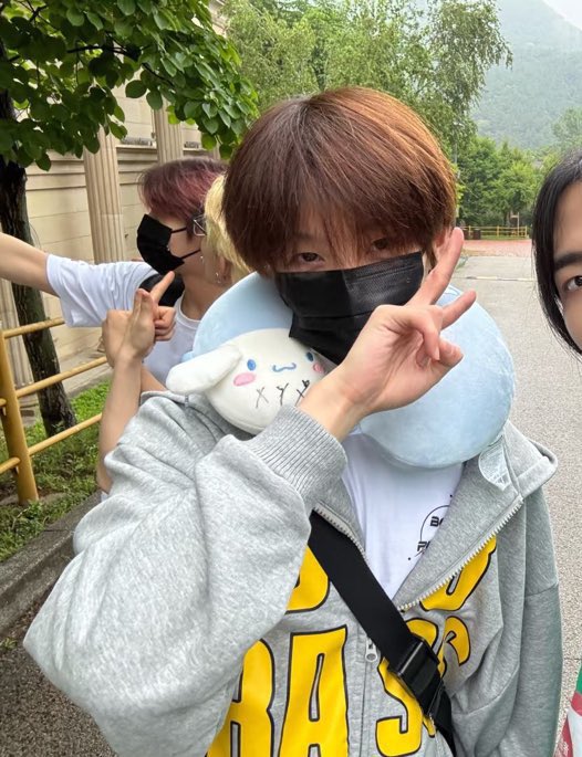 co_covlo's tweet photo. 난 머리 기장 예전으로 다시 해주면 좋겠어 머리 너무 길어졌어 😅 https://t.co/JajANpfpvb