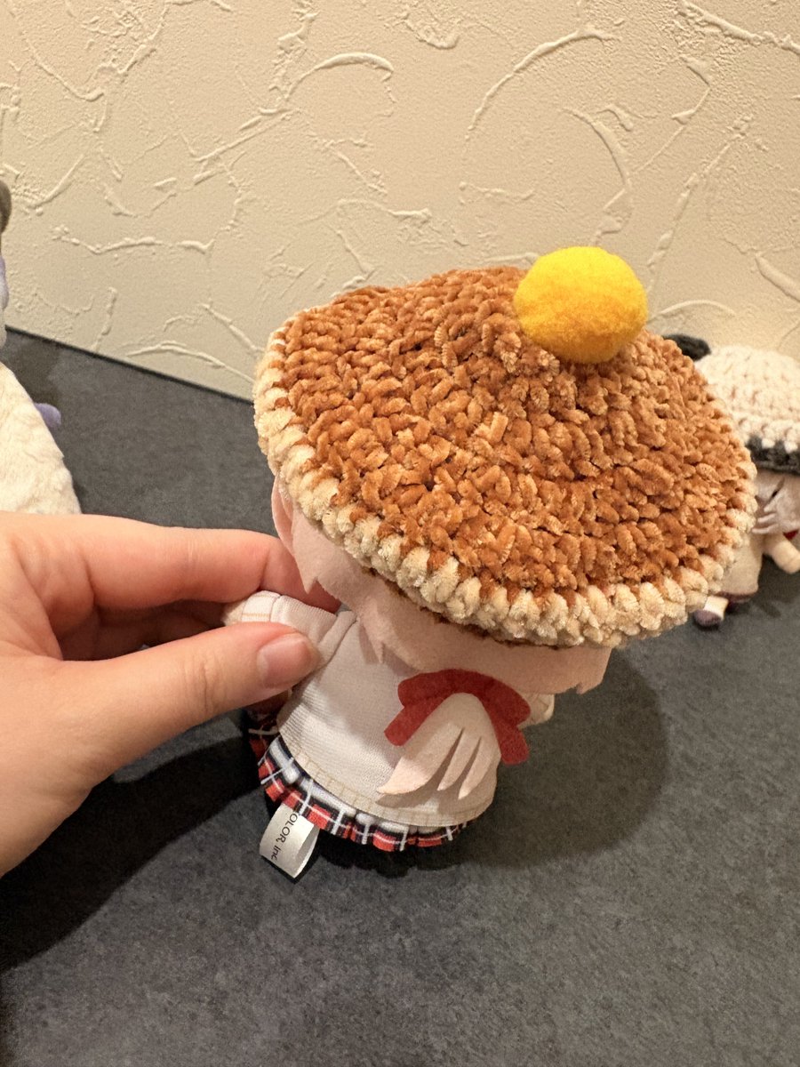 ttr_pd's tweet photo. クリマにて
Panier（@PanierShop ）さんで、にじぬいパペ用の可愛いあれこれゲットして来た🫶
ホットケーキベレー帽可愛すぎるし、パンダニット帽はさくゆい概念😤
元々装飾が多くて中々アクセサリーがつけ辛いでびるんは、めちゃ可愛ポシェット🥰

#でびでびでびるさま #見るんるん #ゴリスナー https://t.co/MNVJxKgUU4