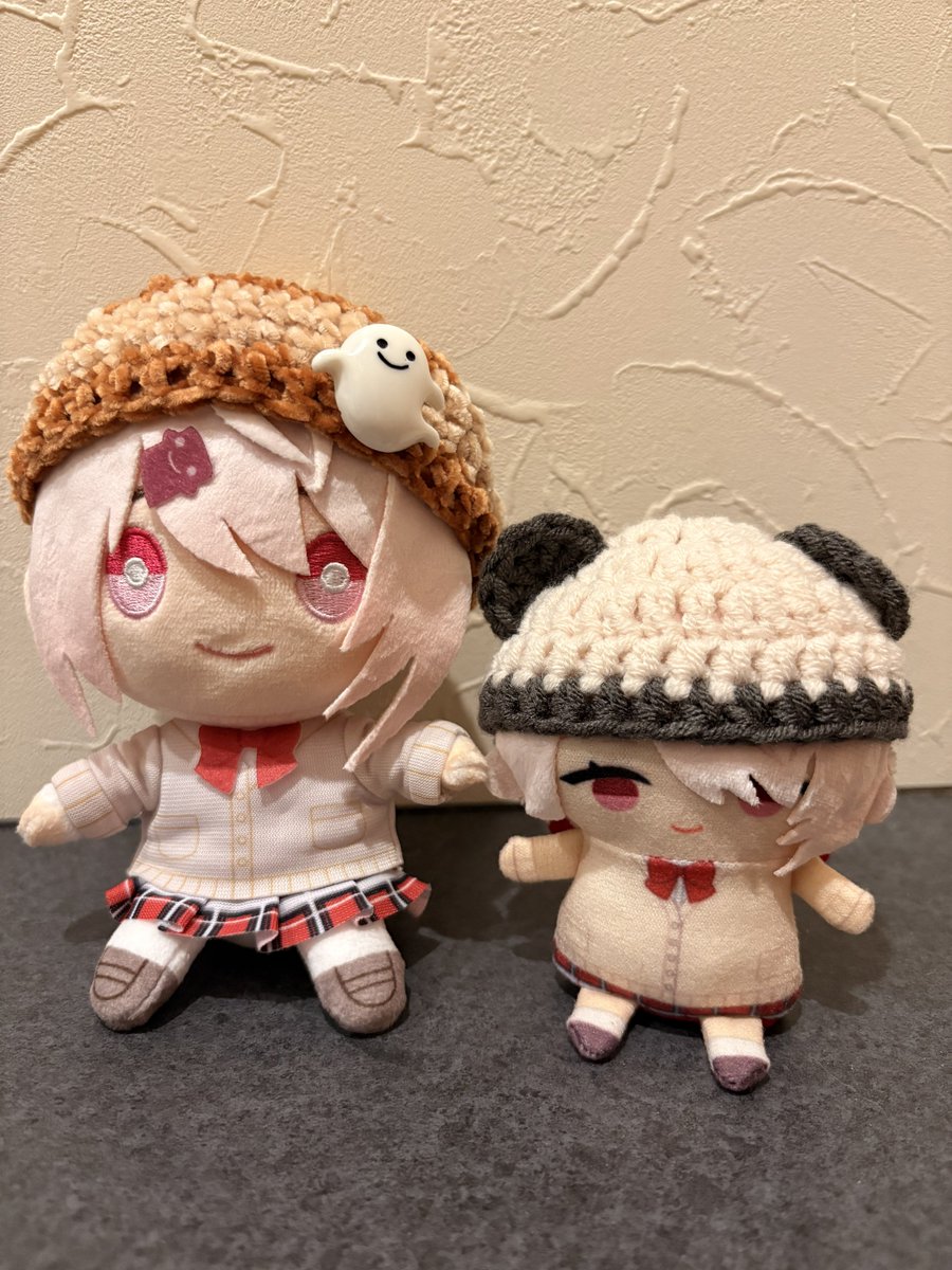 ttr_pd's tweet photo. クリマにて
Panier（@PanierShop ）さんで、にじぬいパペ用の可愛いあれこれゲットして来た🫶
ホットケーキベレー帽可愛すぎるし、パンダニット帽はさくゆい概念😤
元々装飾が多くて中々アクセサリーがつけ辛いでびるんは、めちゃ可愛ポシェット🥰

#でびでびでびるさま #見るんるん #ゴリスナー https://t.co/MNVJxKgUU4