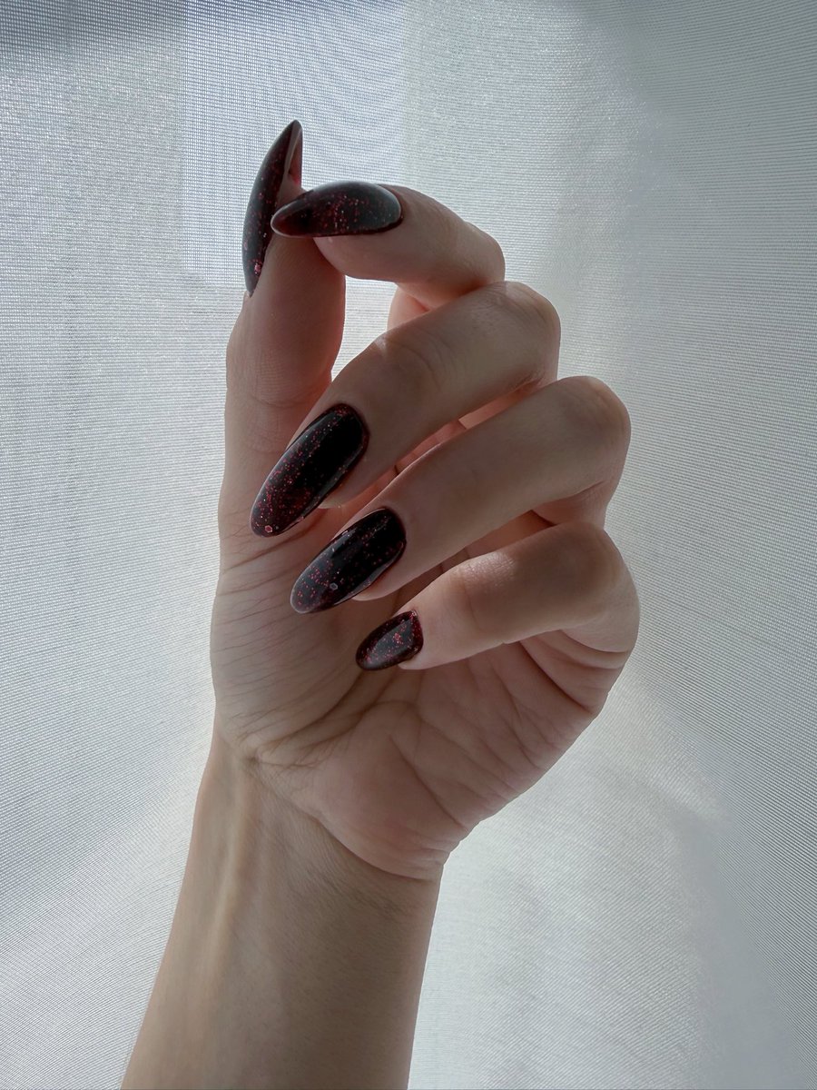 FollowMyFingerX's tweet image. good morning 🤍

let’ start it slow, soft and together 🤍
#hands #handmodel #nails #handfetish