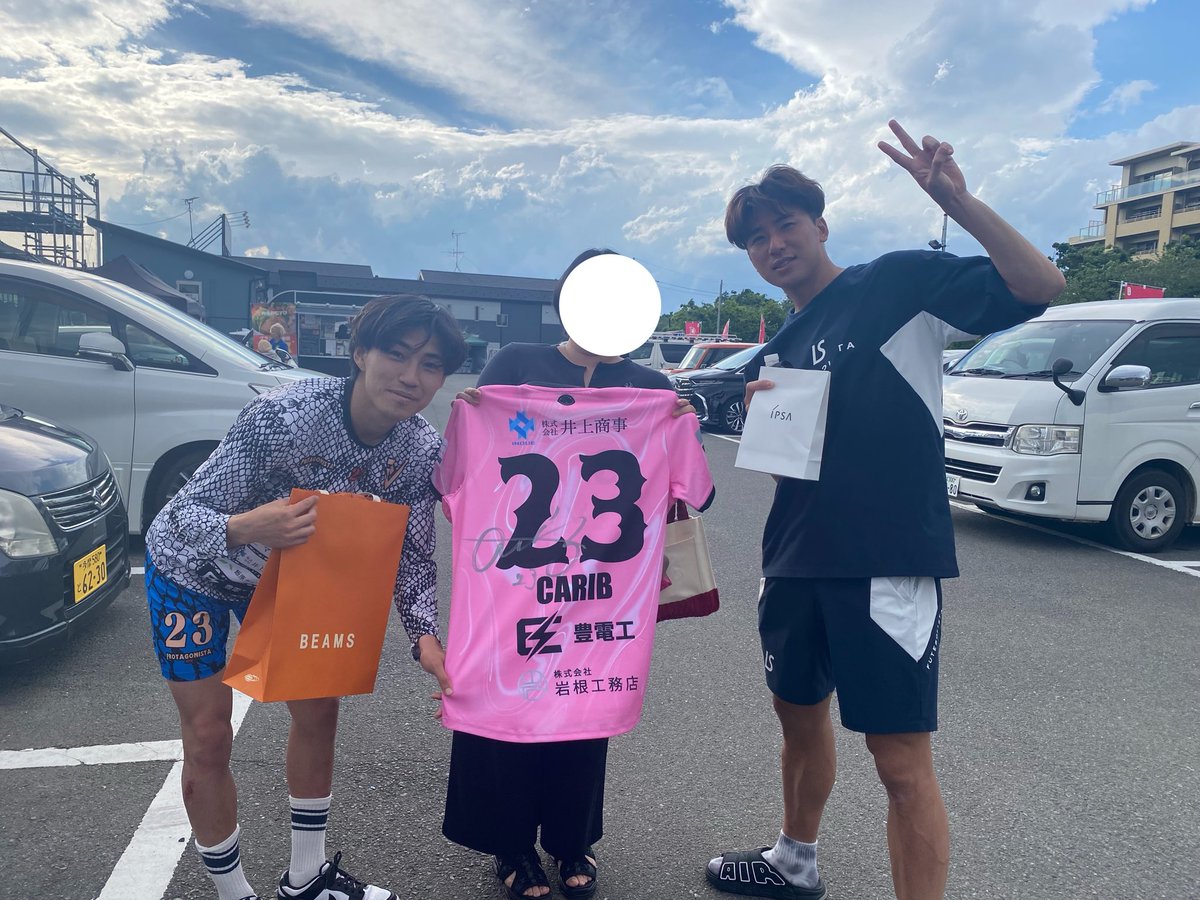 まった優勝しちまったよ🥹
優勝の瞬間着用ユニが去年の3月に引き続き揃ってしまって嬉しい限り🧏🏻‍♀️
たのしいよみんなみてねソサイチ🙂‍↕️☝🏻🤍