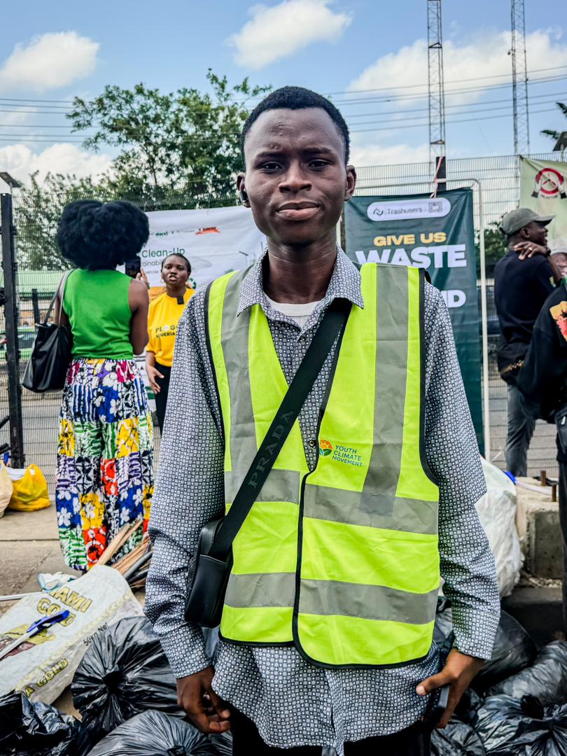 YouthClimateMov's tweet image. But this wasn’t a regular cleanup.

The community showed up.
People participated.
Waste was exchanged for value.

Real impact.

#EarthDay2026 #ClimateAction #Lagos