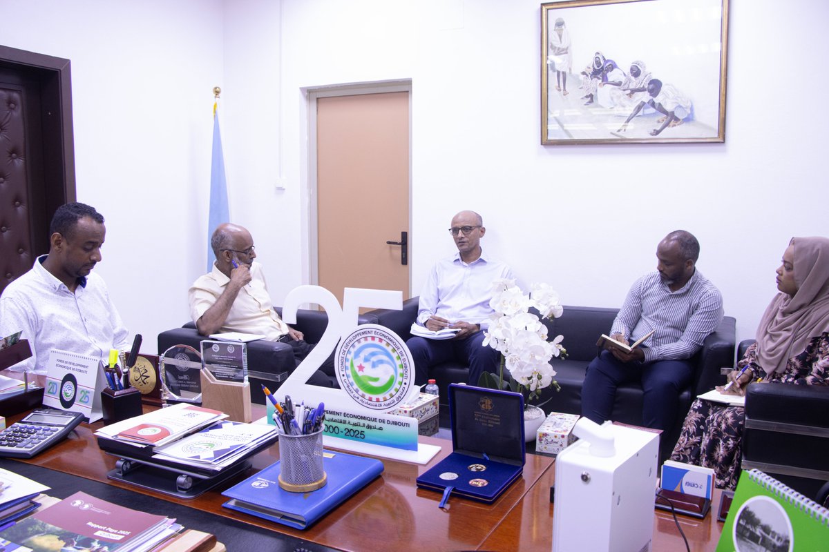 FdedFded1's tweet photo. Prise de contact fructueuse ce matin au siège du #FDED avec le représentant de la @AfDB_Group (BAD) M.Malik M Garad. 🇩🇯🤝
L'occasion de réaffirmer notre vision commune pour le développement économique de #Djibouti et de consolider nos liens institutionnels. 📈
#BAD #FDED https://t.co/UaZZeKEfcm