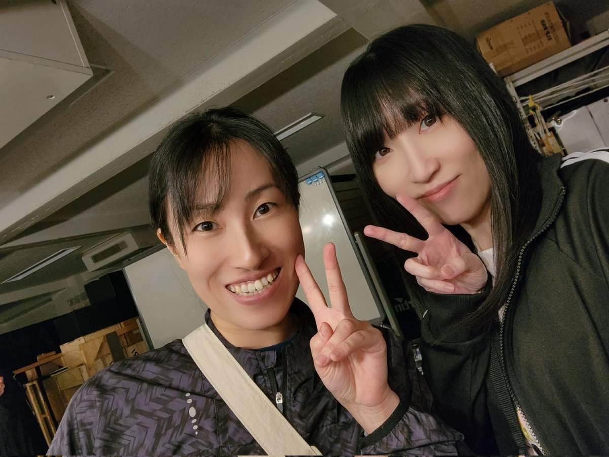 #乙戯社
『#川ひとつ向こうのはるか遠い街』

小屋入りしました！
照明が吊られ、舞台がつくられ、音が流れて…どきどきしてきた～

今日はしっかり喉をうるおして、明日も万全に準備していくぞー！

ご予約お待ちしていますっ

●公演詳細(ご予約)
x.gd/ojeFl

#川向遠街 #マグカル