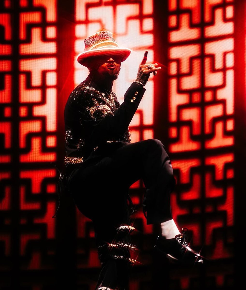 tmbreezy21's tweet photo. Happy Birthday to the R&amp;B KING @chrisbrown 🐐🥳 https://t.co/AT4iUg8hNk
