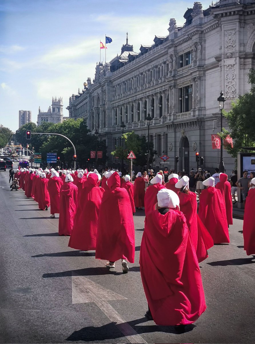 Las Criadas/Neskameak tweet media