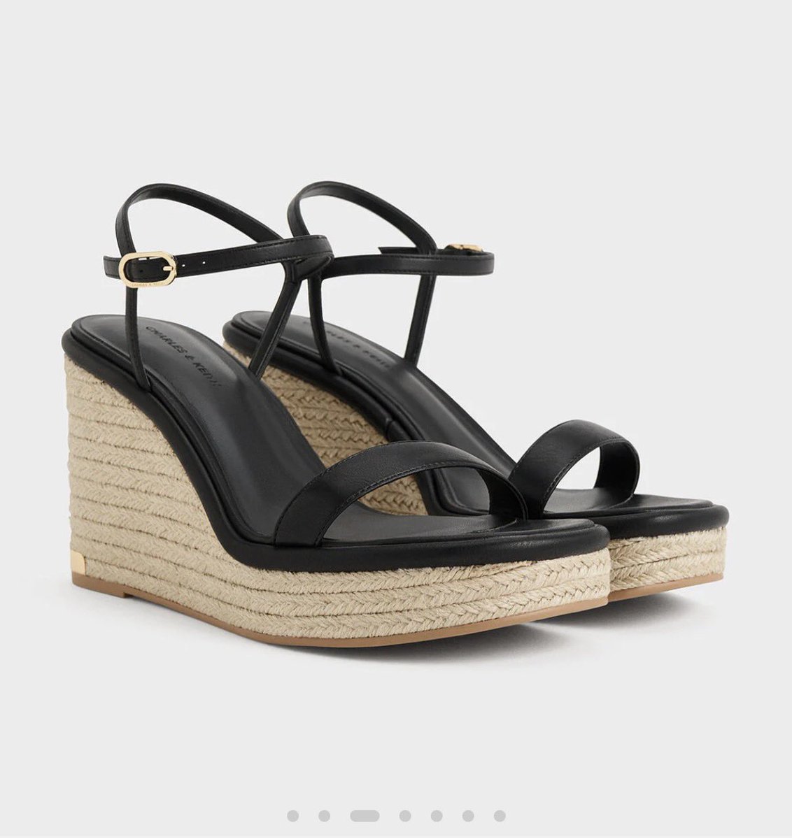 お気に入りすぎて2色GETした👡 今年の夏ずっと履いてそう