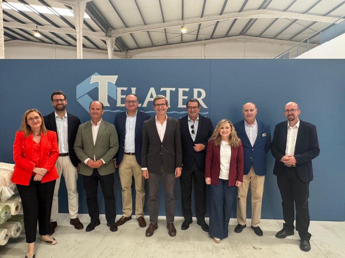 ParadelaJSr's tweet photo. Visitamos Telater, con origen en 1947 y especializada en el textil, un sector que desde el Gobierno de @JuanMa_Moreno mimamos con uno de los 21 planes específicos de apoyo CRECE Industria

El #17M pedimos la confianza para seguir gestionando sin ataduras.

#ConLaFuerzaDeAndalucía https://t.co/dEduxUGErJ