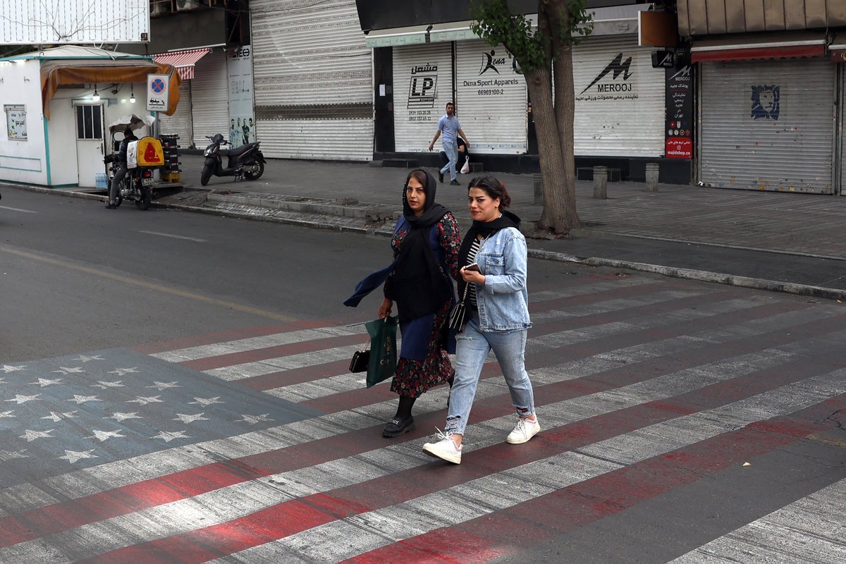 g_s_world's tweet image. ANTI-US, ISRAEL SYMBOLS COVER TEHRAN STREETS

Two months into the war, the streets of Tehran have turned into canvases filled with sharp anti-US and anti-Israel symbolism, as seen in photos taken on May 5.

(Photos from AFP)

#GSWNews #Iran #Tehran #US #Israel #MiddleEast