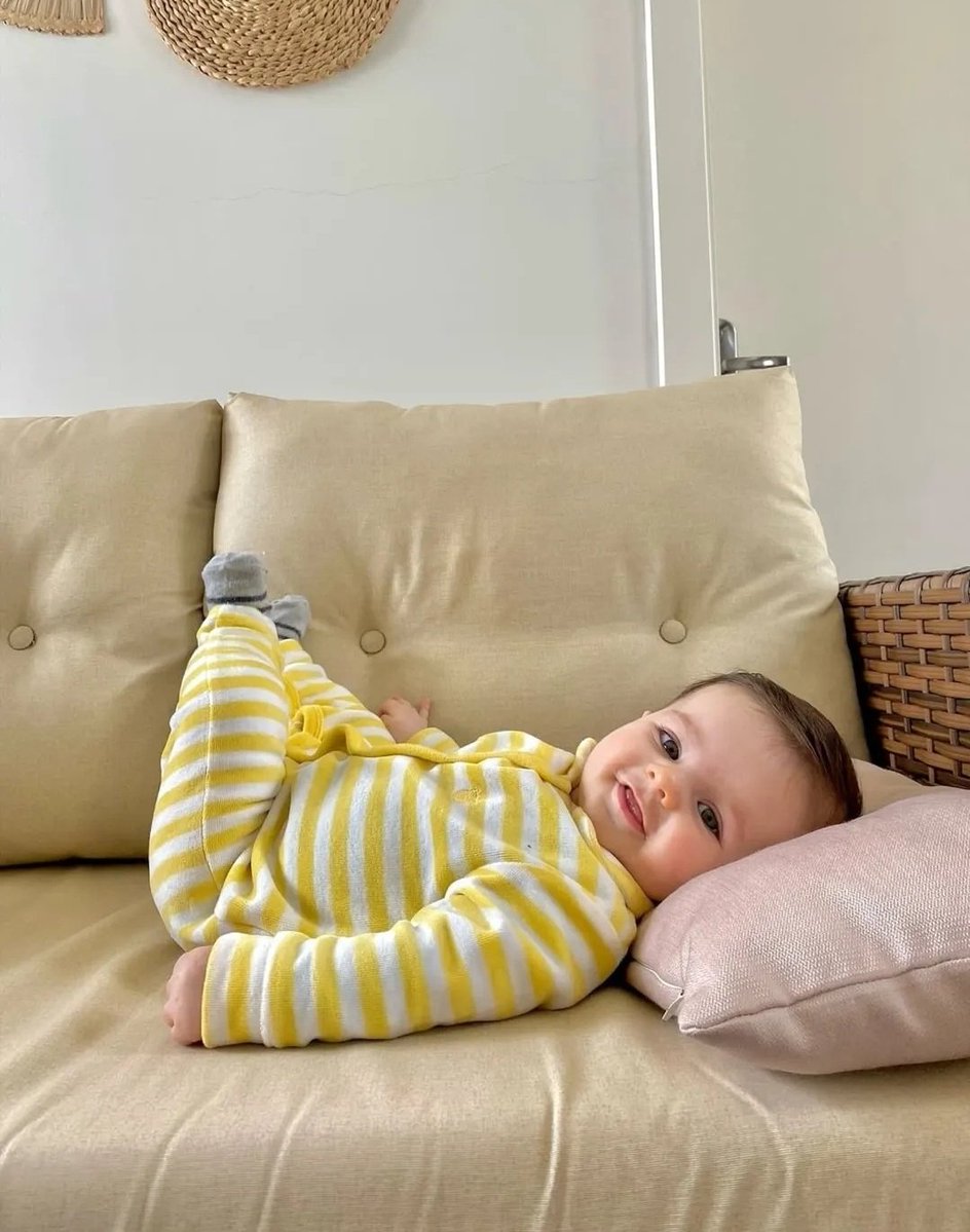 Baby tweet media