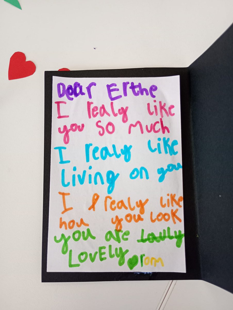 BlackheathLib's tweet photo. Last week we celebrated #EarthDay at #BlackheathLibrary! We wrote appreciation cards to the earth and decorated them with lots of bright colours. Join us every Thursday from 4pm for our #CraftClub to make something fun! @GreenwichLibs @Royal_Greenwich @Better_UK #LoveYourLibrary https://t.co/8HgWDcF1gS