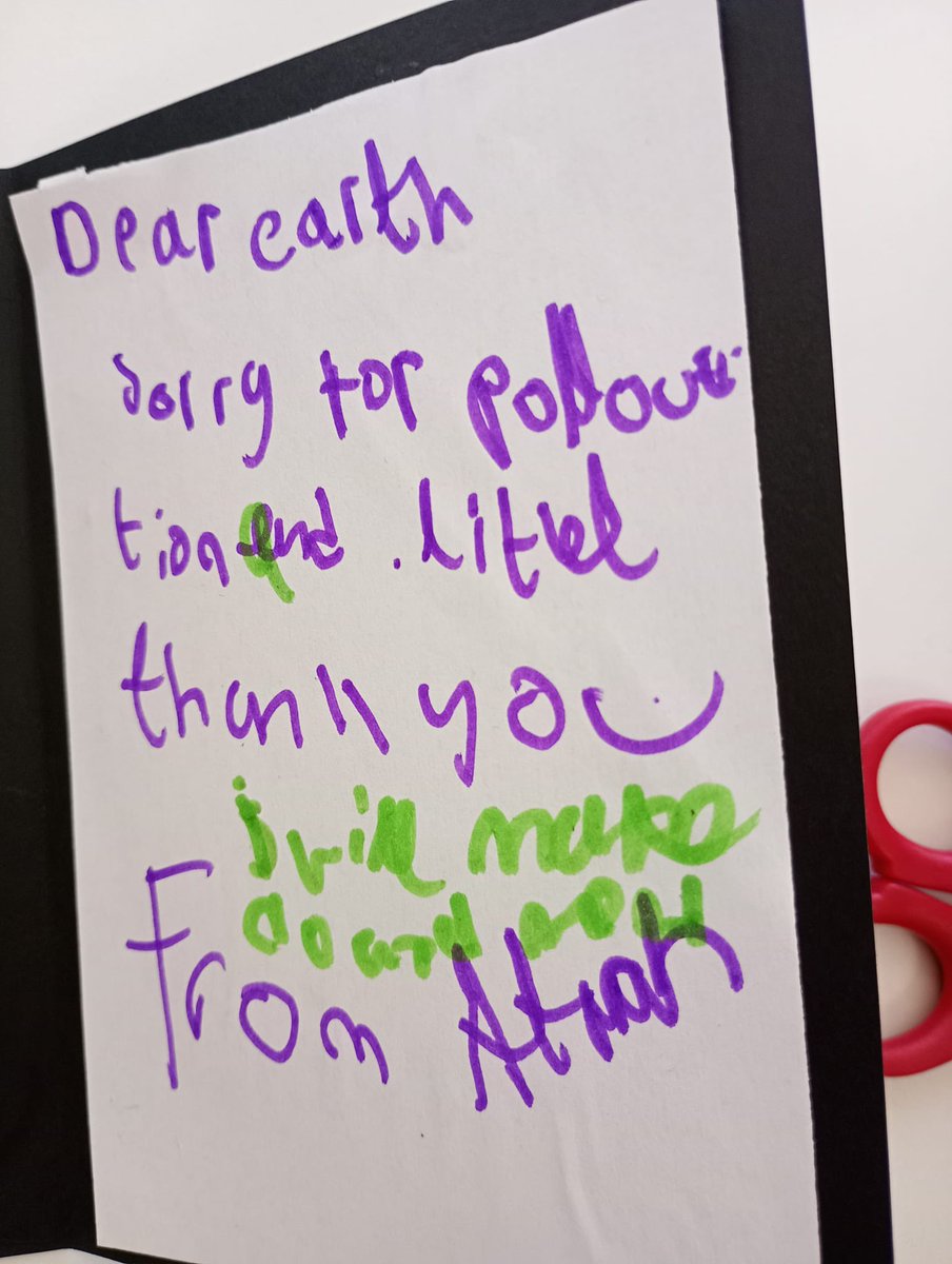 BlackheathLib's tweet photo. Last week we celebrated #EarthDay at #BlackheathLibrary! We wrote appreciation cards to the earth and decorated them with lots of bright colours. Join us every Thursday from 4pm for our #CraftClub to make something fun! @GreenwichLibs @Royal_Greenwich @Better_UK #LoveYourLibrary https://t.co/8HgWDcF1gS