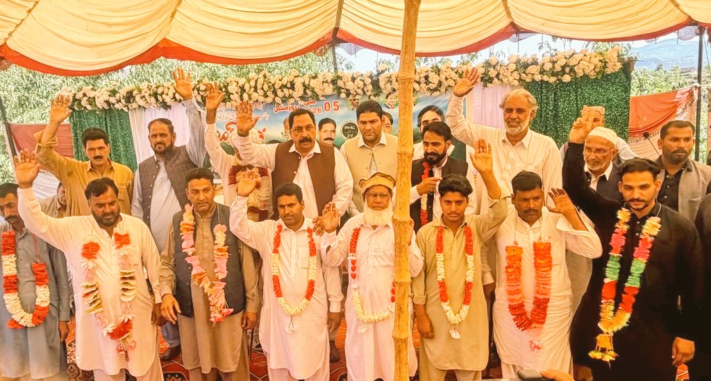 ElectPMLN2025's tweet photo. Joinings from Charhoi!

Numerous influentials from LA12 Charhoi Azad Kashmir joined PMLN at a gathering.
#LA12 #Charhoi #AzadKashmir #PMLN https://t.co/LVvv8rLXX4