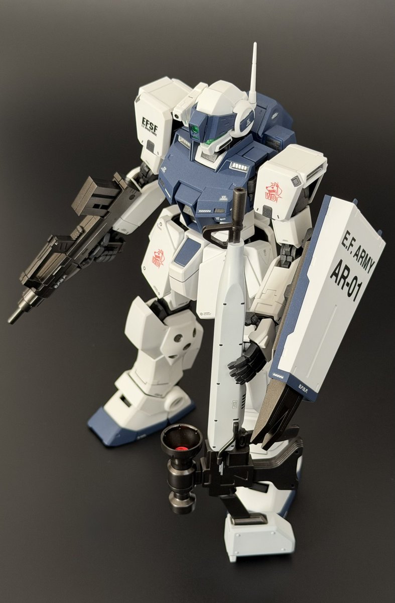 ddesign's tweet photo. GWなので，10年くらい前に素組していたMG ジム・スナイパーIIを表面処理して塗装してみた．ライフルは自立しやすいように追加工した．エモーションマニピュレータはPPとABSなので塗装は難しいと思っていたが，プライマー（ミッチャクロン）を使うと案外簡単に塗れた． https://t.co/aYm5Z9IUSd