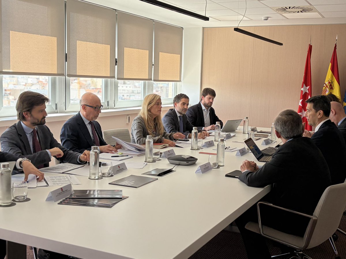 blondieconomics's tweet photo. 🤝 El Informe de Situación de @BBVAResearch, analizado con @rdomenechv y @bbva, confirma que Madrid mantiene un ciclo sólido por encima de España.

💼 Entre 2019-2027, prevé que el PIB crezca en Madrid un 19,7% (más de 4 puntos que la media de España).

👉🏻 https://t.co/WgSkhDiRI4 https://t.co/BVsRLKTcqS