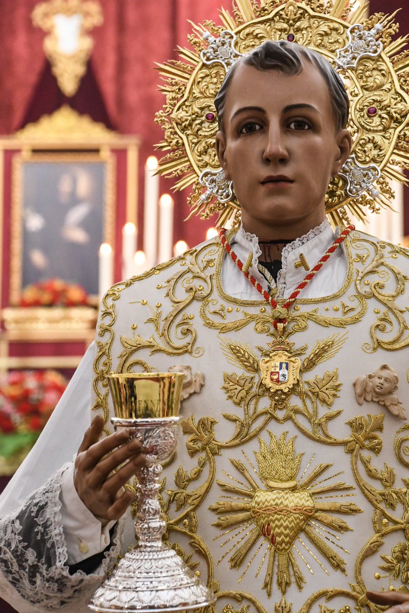 Cofradía del Santo Entierro tweet media