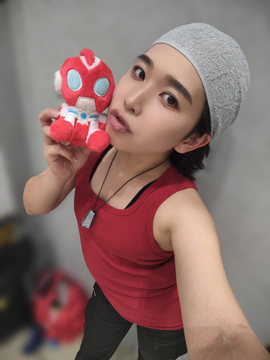 Alc_uni's tweet photo. ※cos
今日は3週間ぶりに東京来たもちさんに「宿代出すから延泊して一緒にコスして😭」と聞いたことある泣きつきをして遊んでもらいました
ウィッグ巻き直したら寝癖？ついて終わった、だからではないんだけど密着取材の時のお風呂あがりの衣装でした！ほんとに朝風呂入ったもん！ https://t.co/86s2QgHci6