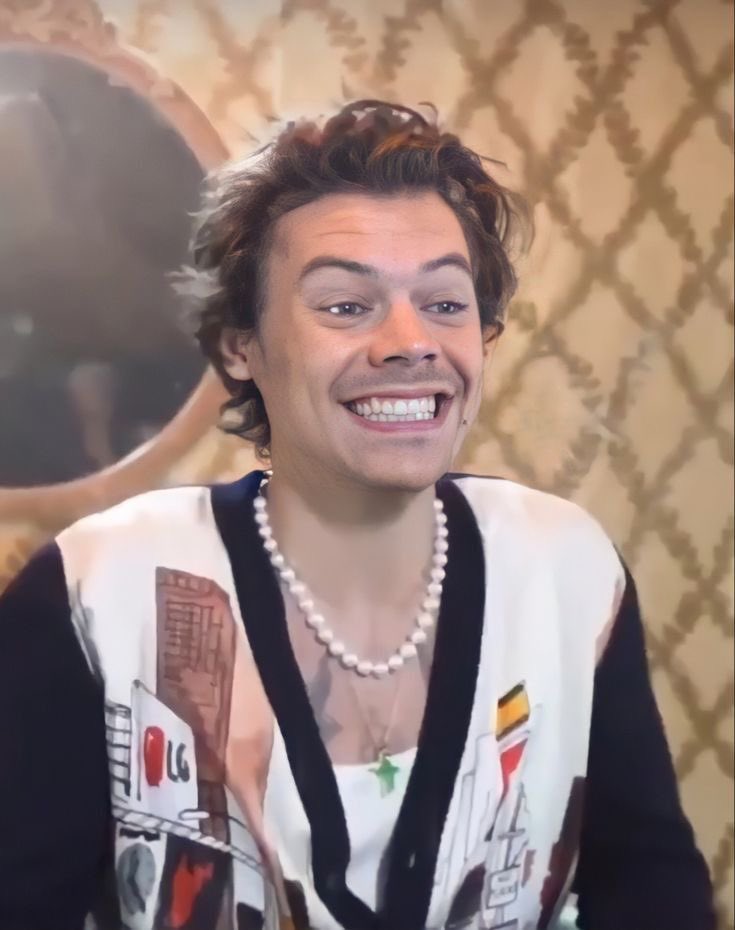 𖤓 han met louis 𖤓 tweet media