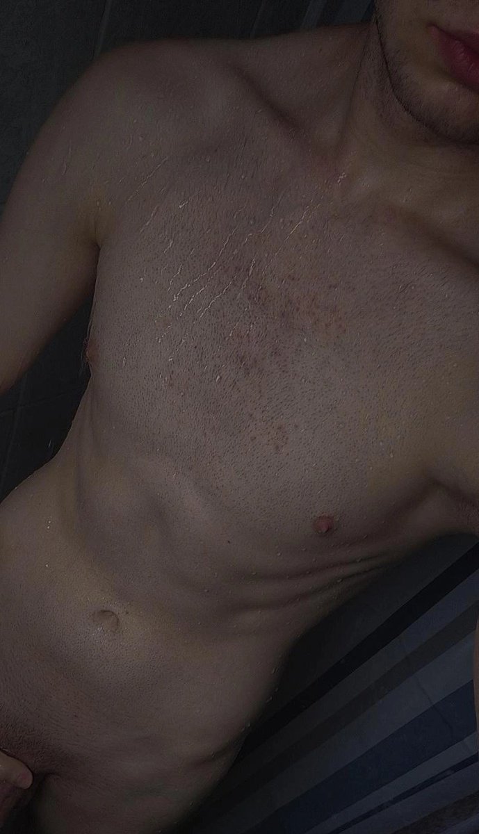 Simon22yo's tweet photo. 😏🚿 https://t.co/oI4Ws7j7sG