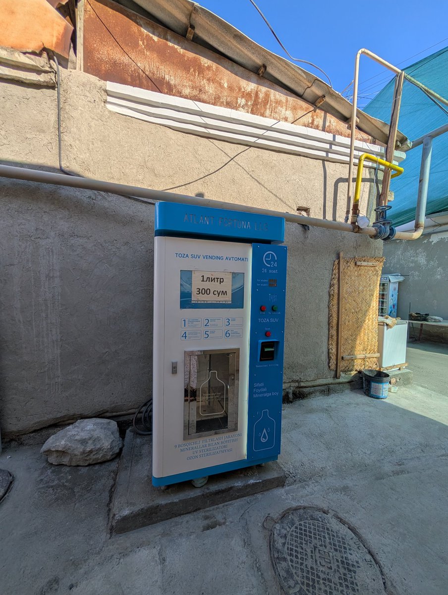 ブハラで見かけた
水販売機